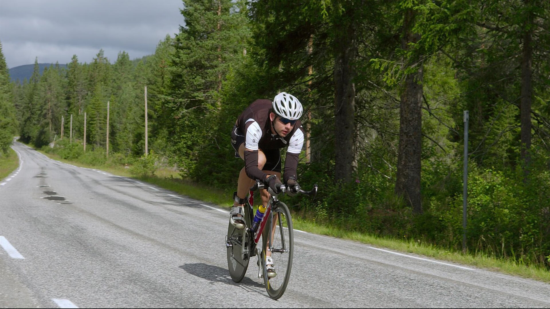 _遥控运动艇：水上速度感突破极限_，遥控竞速艇