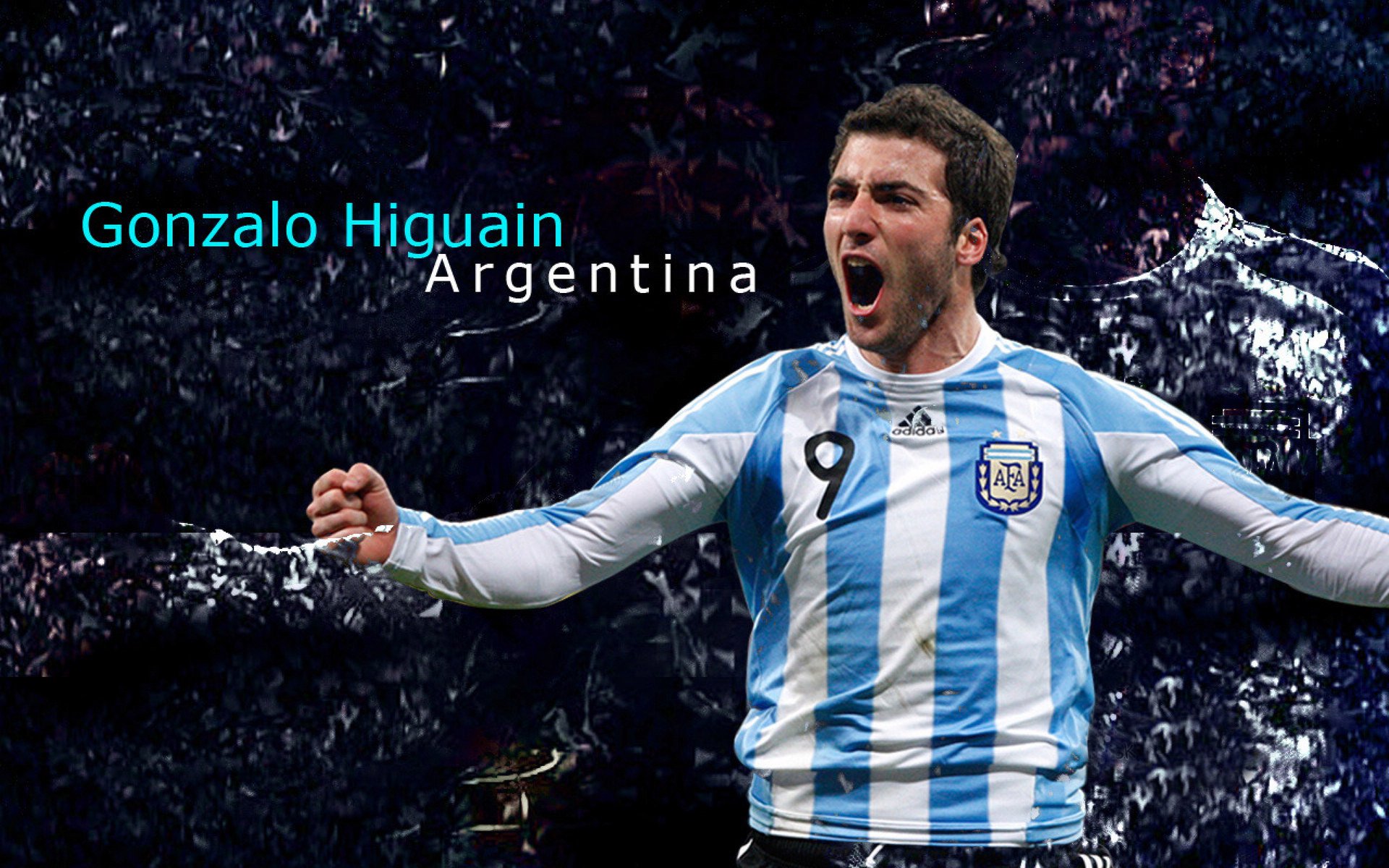 中锋与边位配合默契，多次完成快攻得分，中锋和边锋谁更容易进球